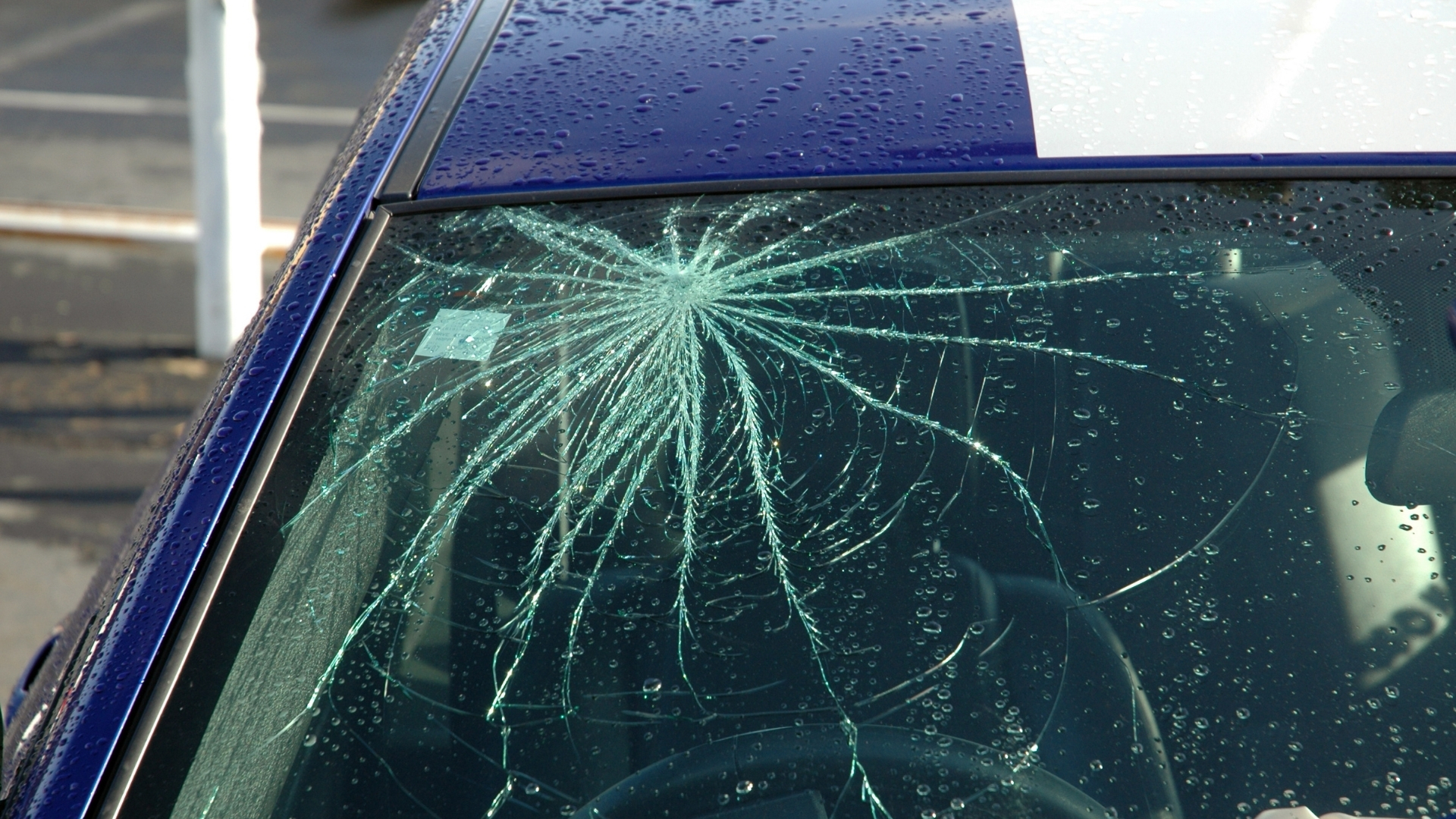 How to Deal with Broken or Cracked Windscreens