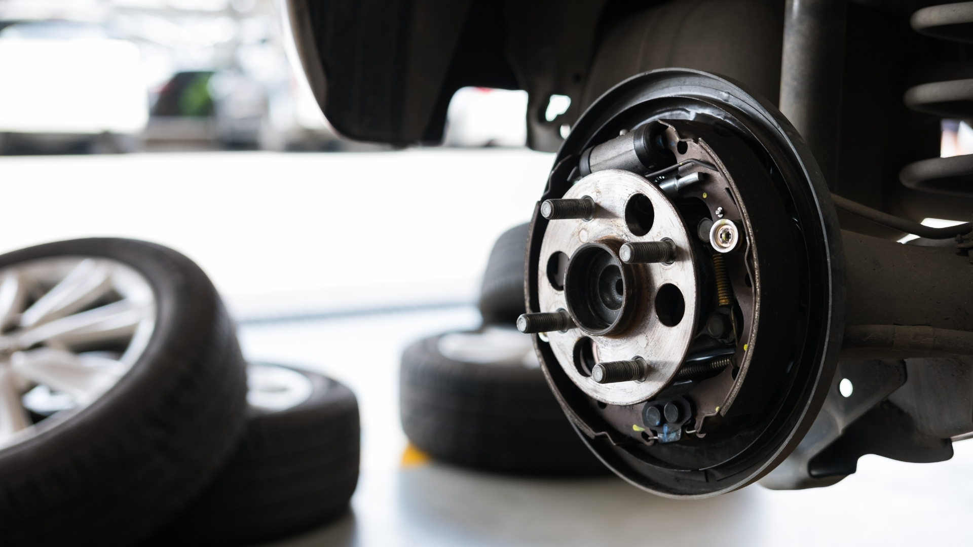 Car Wheel Bearing: Symptoms & Signs of a Bad Wheel Bearing